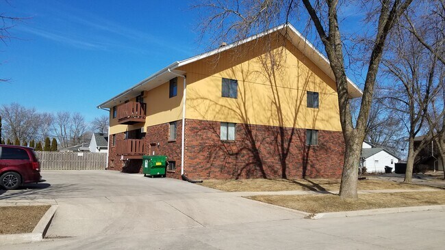 rear view of building - 3975 S Kingan Ave