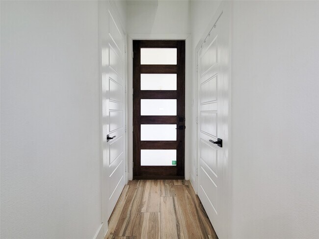 Foto del edificio - 5019 Creekmont Dr