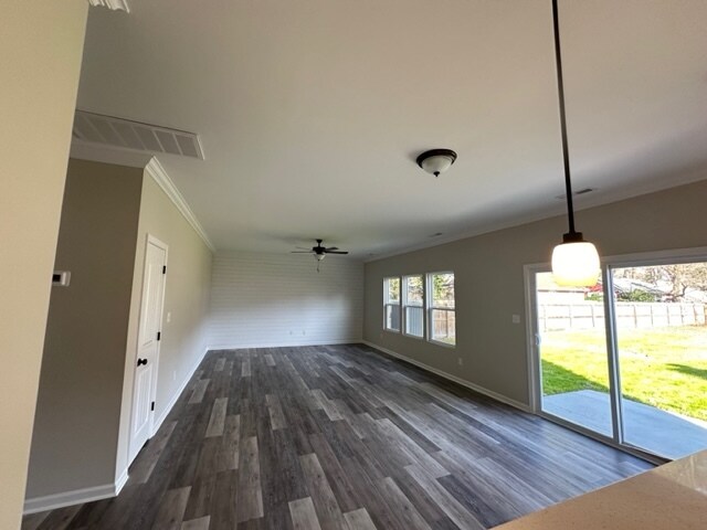 Family Room - 8644 Devon St