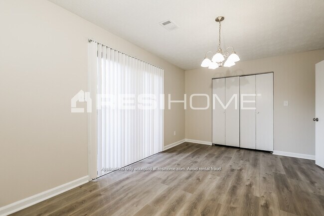Foto del edificio - 7418 Taylor Rd