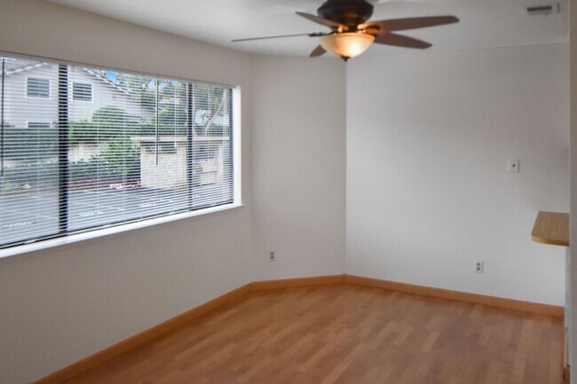 Foto del edificio - Welcome to Valley Crest Condos!