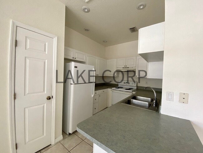 Building Photo - 2800 FL-17