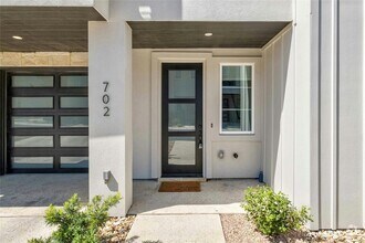 Building Photo - 12001 Vista Parke Dr