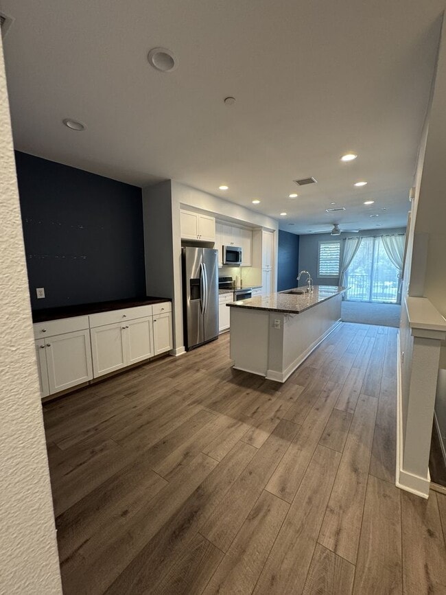 Building Photo - Gorgeous 3bdrm/3ba 2018 build condo...