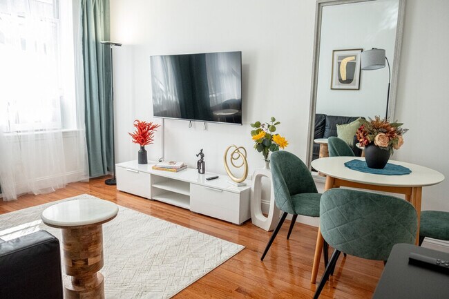 Foto del edificio - 305 E 95th St
