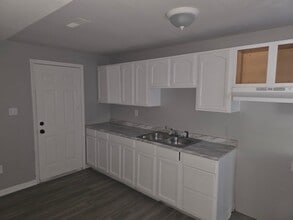 Building Photo - 1305 St Stephens Dr