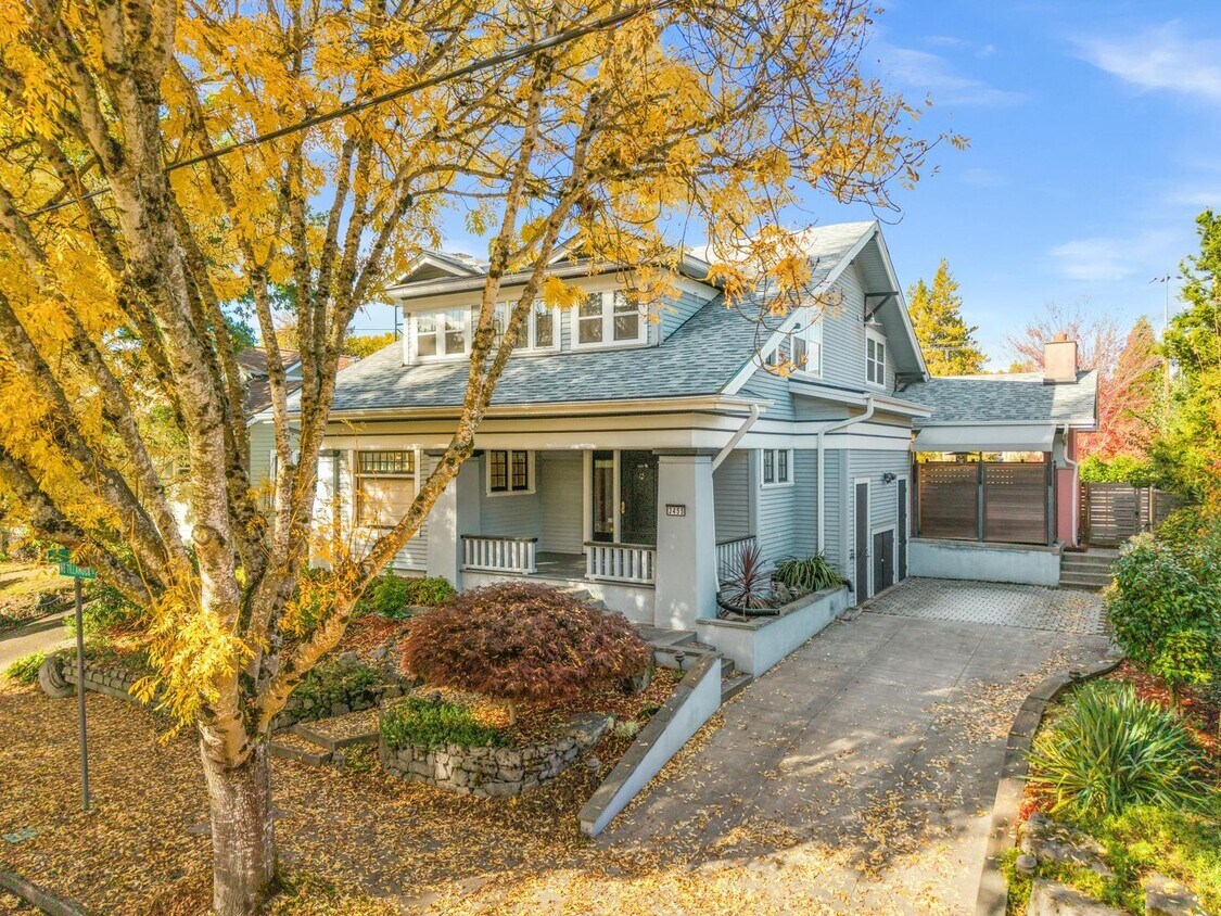 Foto principal - Elegant Grant Park Craftsman with Wine Cel...
