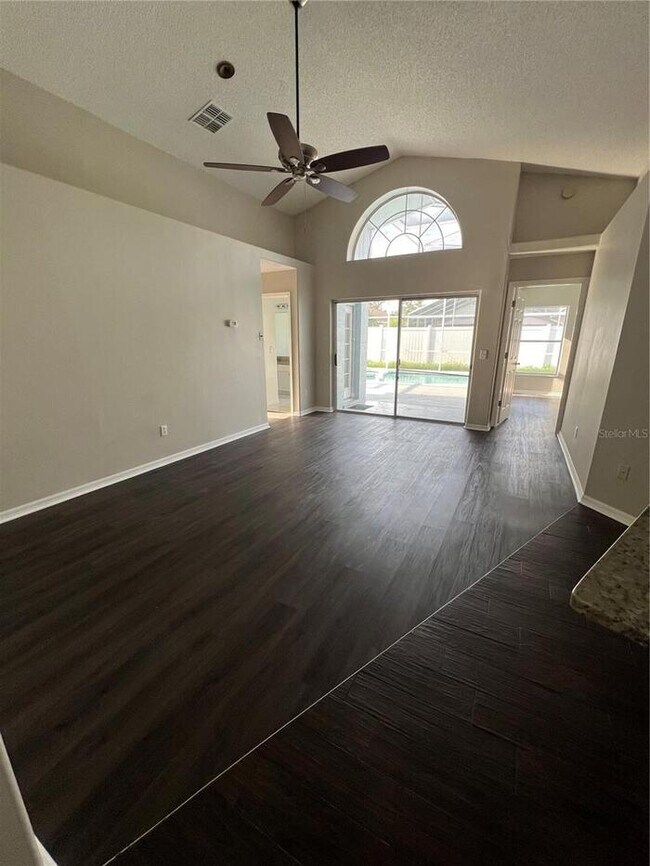 Building Photo - Beautiful Home