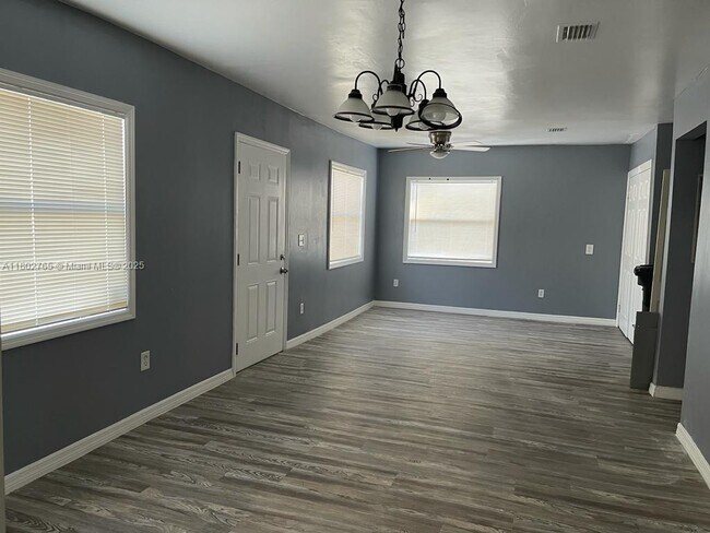 Foto del edificio - 2524 Hiland St