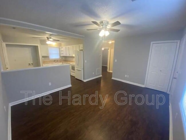 Building Photo - 604-B Cedar Crest Dr