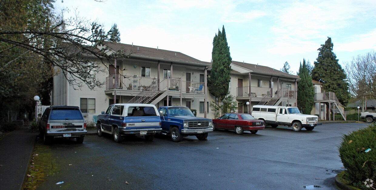 Building Photo - Umpqua Villa Apartments