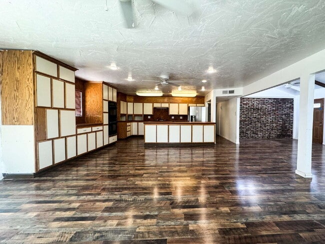 Foto del edificio - "Spacious 3-Bedroom Oasis in Yuma - 2,721 ...