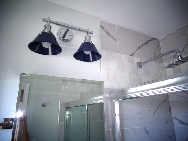 Building Photo - 1723 E Erie St