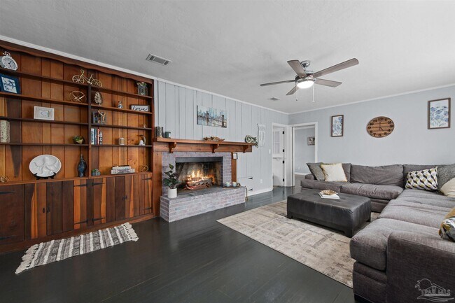 Foto del edificio - 1111 S Old Corry Field Rd