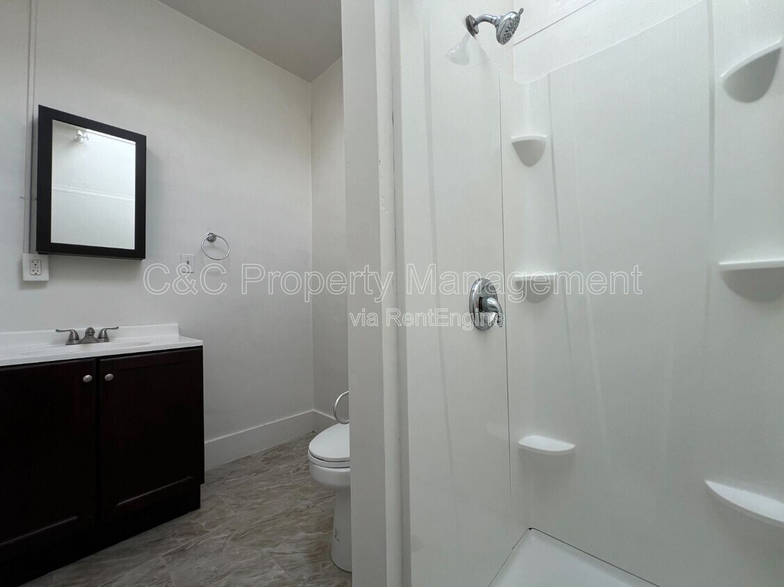Foto del edificio - 1200 W Market Cir