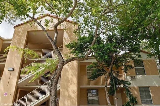 Foto del edificio - 8242 NW 24th St