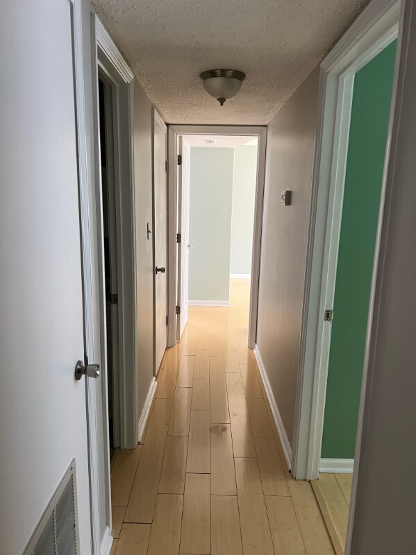 Foto del edificio - 612 Shoreham Ct