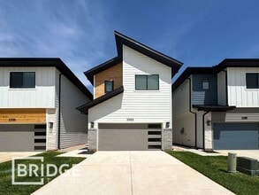 Building Photo - 33122 Willow Hts Ln