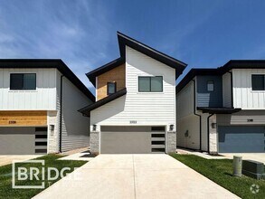 Building Photo - 33122 Willow Hts Ln