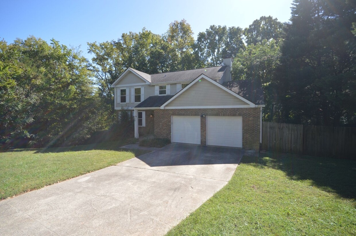 Primary Photo - 104 Smokehouse Ln