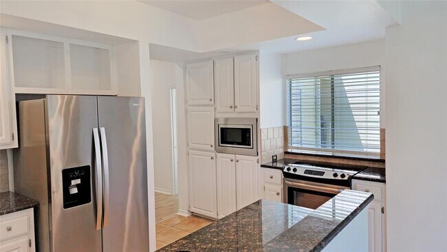 Building Photo - 307 Cuernavaca Dr N