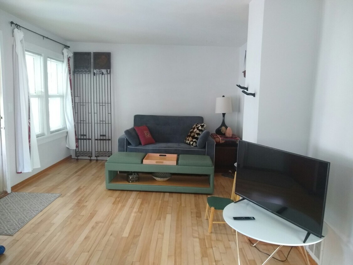 Foto principal - 2035 E Dayton St