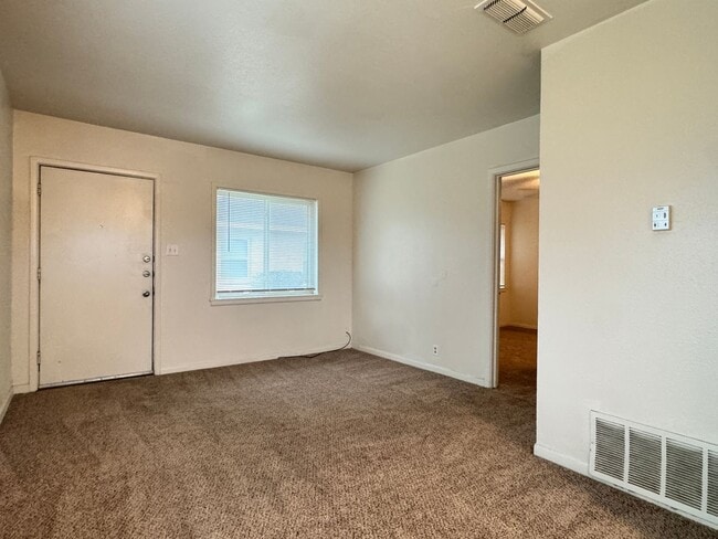 Building Photo - 503 S Fannin Ave