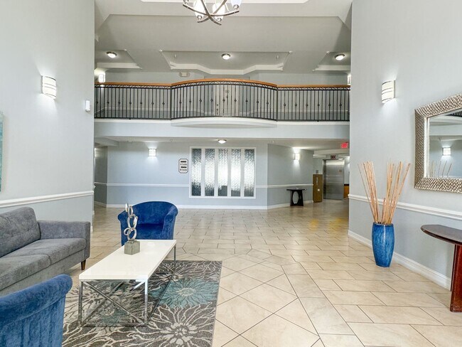 Building Photo - Excellent Location - 1 Bedroom - 1 Bath - Minutes to beautiful beaches, excellent dining and shop...