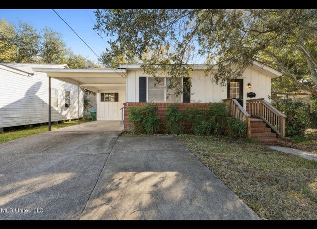 Building Photo - 2410 Tyler Ave