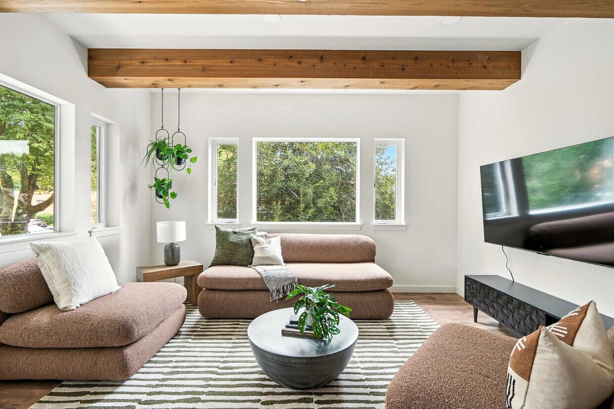 Foto principal - 925 NE 23rd Ave