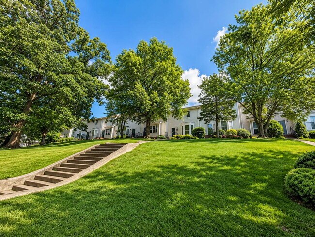 Foto del edificio - "Charming 2-Bed Oasis with Hardwood Floors & Finished Basement in the Heart of Highland Park"