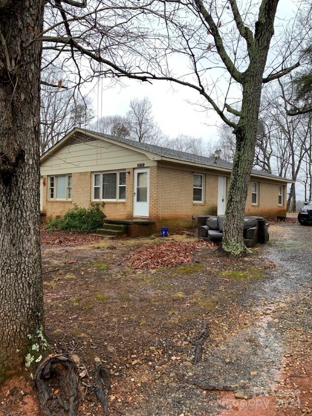 44177 Mountain View Church Rd, Albemarle, NC 28001 Room for Rent in