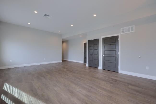 Foto del edificio - 117 W Main St