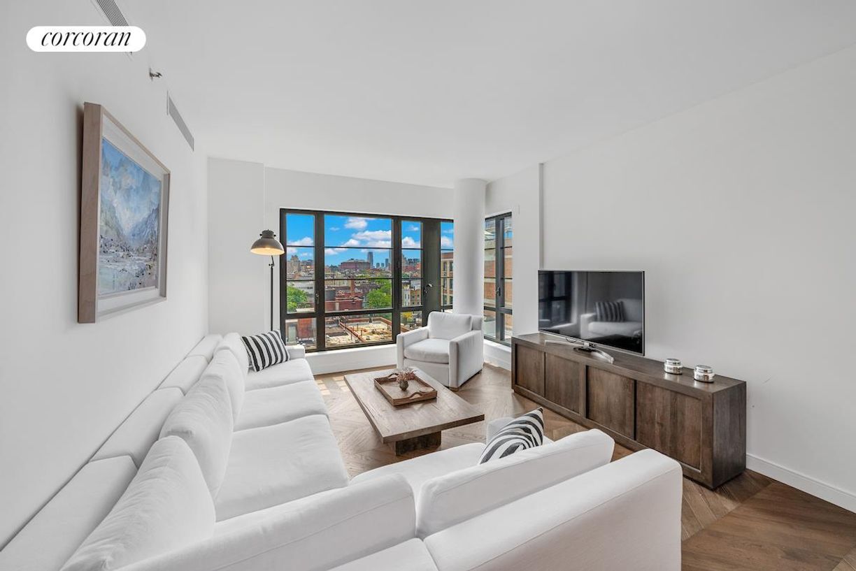 Foto principal - 211 W 14th St