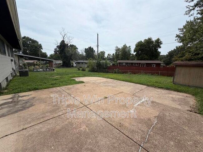 Building Photo - 10319 Varnum Dr
