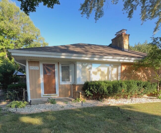 Foto del edificio - 37235 N Hillside Dr