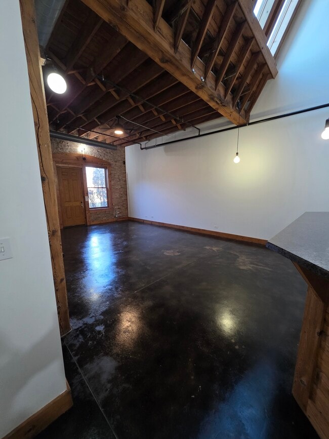 Building Photo - 280 Hutchins Ct