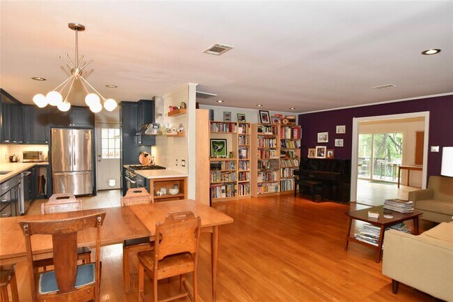 Foto del edificio - 109 W Hillcrest Dr