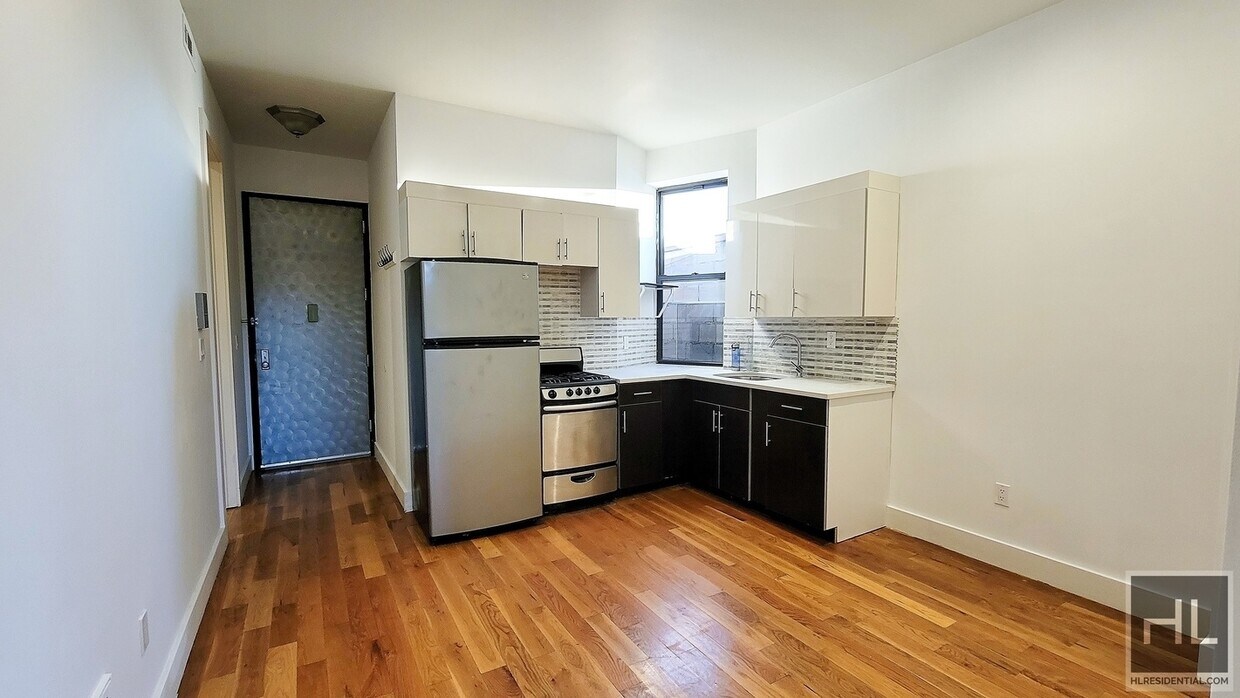 Primary Photo - 332 Hart St