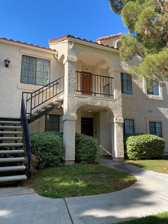Building Photo - 2554 Olive Dr