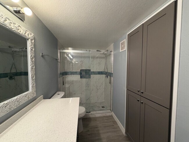 Building Photo - 555 E Silverado Ranch Blvd