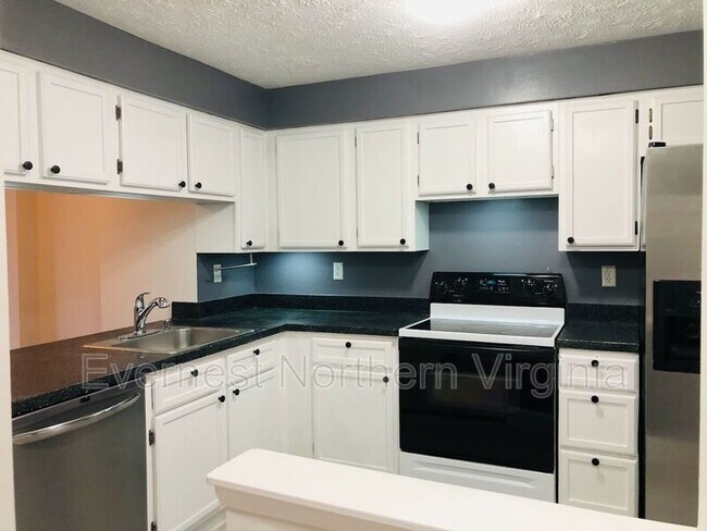 Building Photo - 1636 Devil Ln