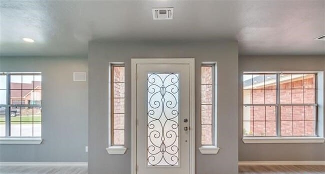 Building Photo - 640 SW Dani Ann Ln