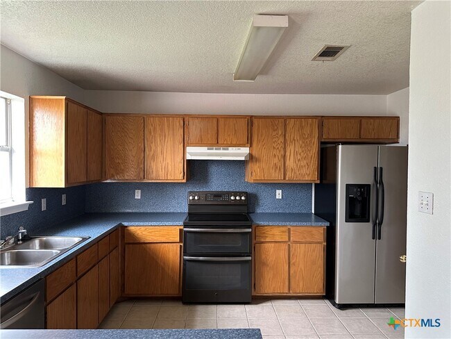 Foto del edificio - 4305 Bowles Dr