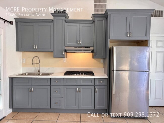 Foto del edificio - 13480 Preciado Ave