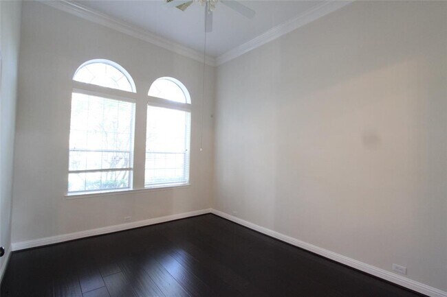 Foto del edificio - 5538 Dawnington Pl