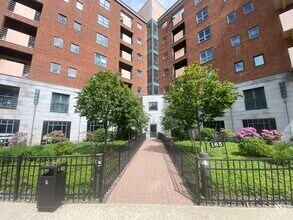 Building Photo - 165 Cottage St