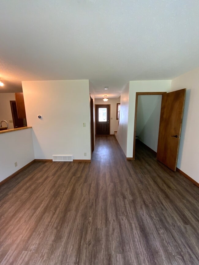 Building Photo - Courtyard Townhomes
