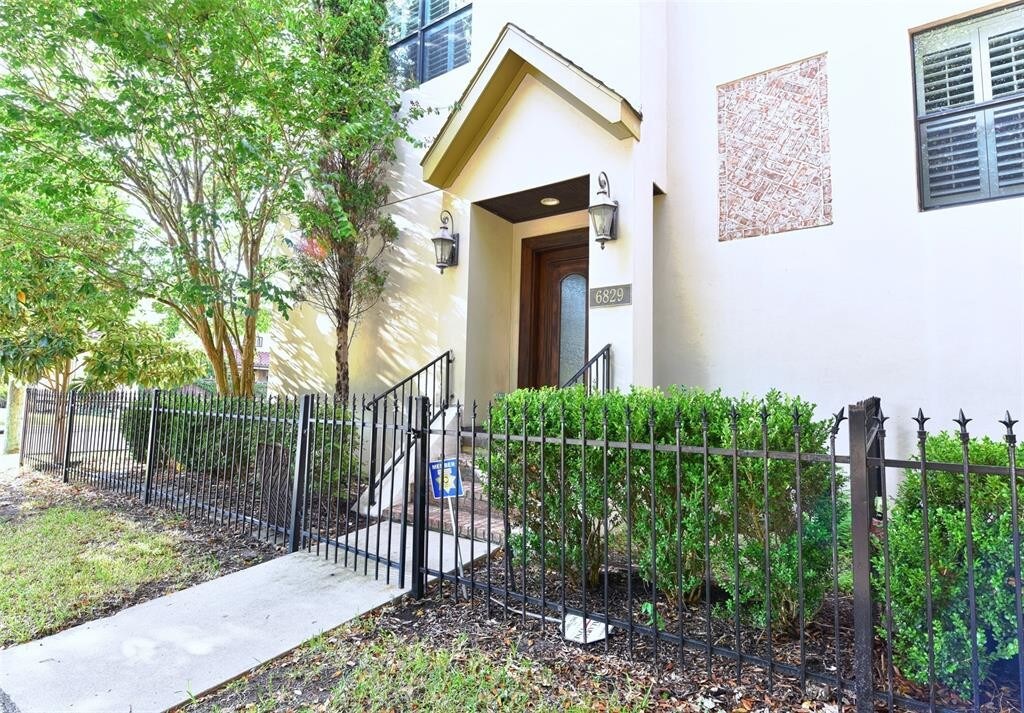 6829 Academy St, Houston, TX 77025 Condo for Rent in Houston, TX