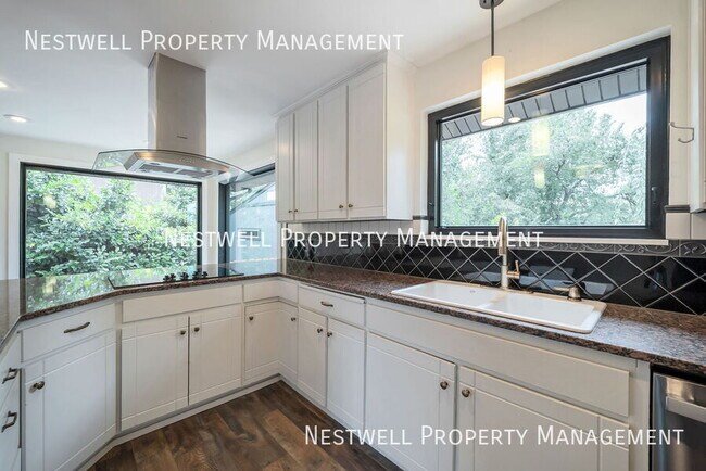 Foto del edificio - 659 Halifax Ct